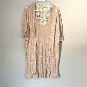 American Eagle Shirt Sleeve Cream Cardigan Size Medium